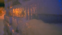 Jääsauna rakennettiin Tampereen Eteläpuistoon. Se oli jäätävä, aivan kuten kuvasta näkee.